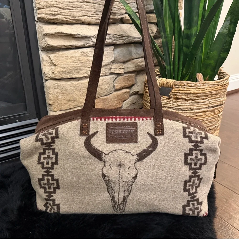 Pendleton American West Weekender - Picture 1 of 14